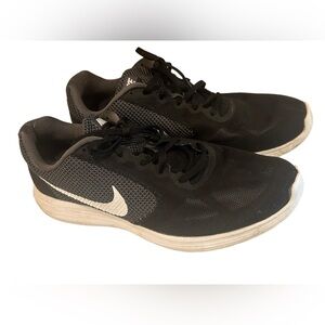 Nike Men’s Revolution Black Running Shoes Sneakers Size 13
